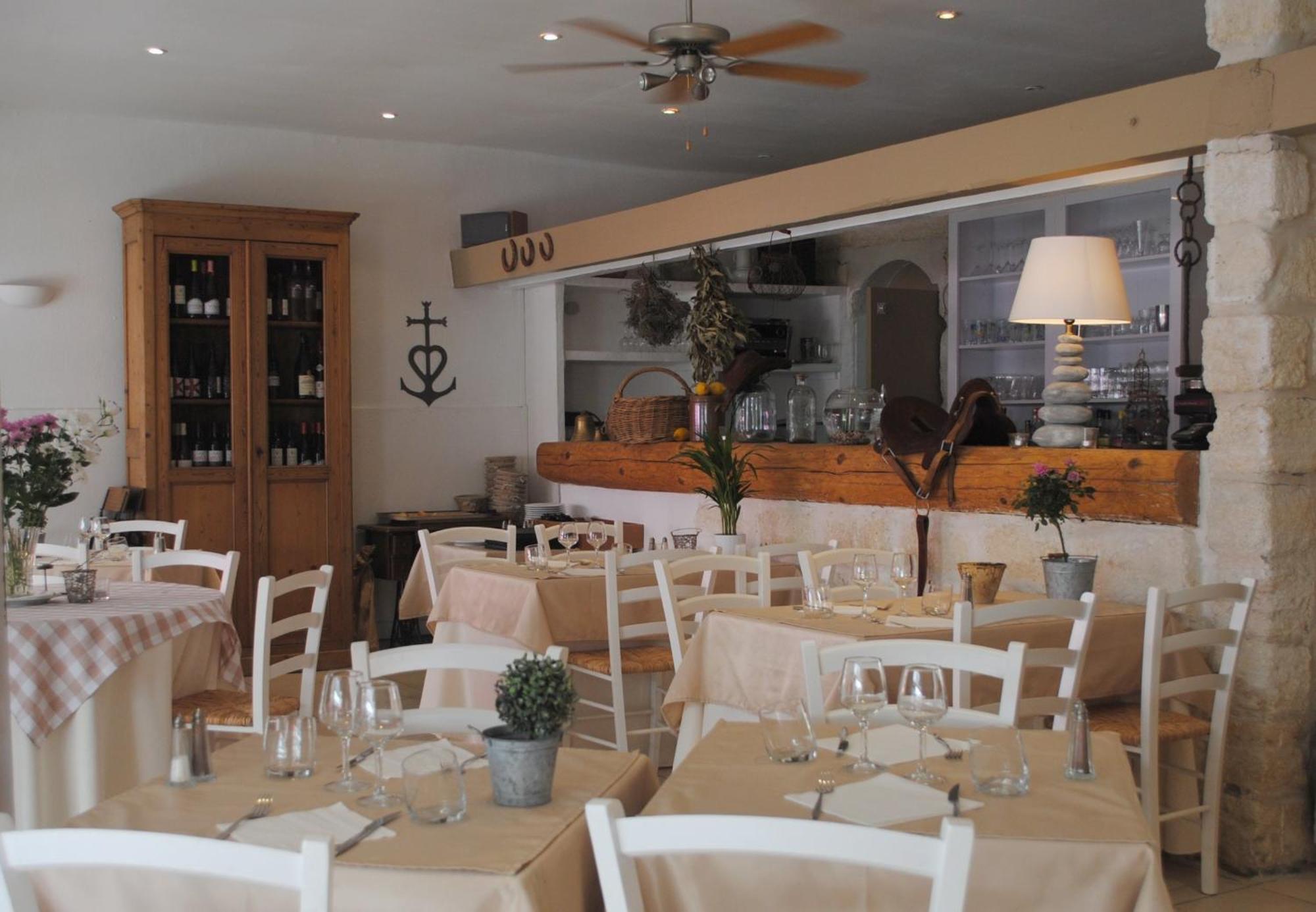 Hotel Restaurant Le Provencal Le Grau-du-Roi Dış mekan fotoğraf